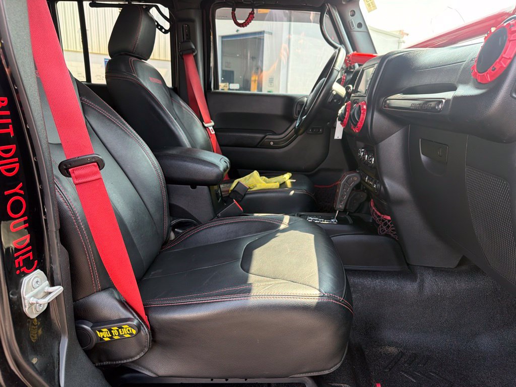 Used 2018 Jeep Wrangler Unlimited Rubicon AWD/4WD image 38