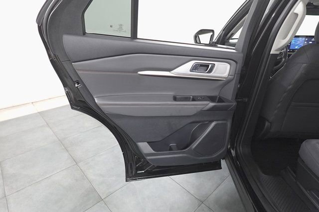 Certified 2025 Ford Explorer Active image 21