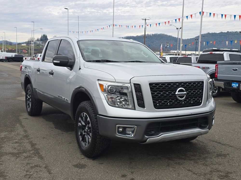 Used 2018 Nissan Titan PRO-4X image 7