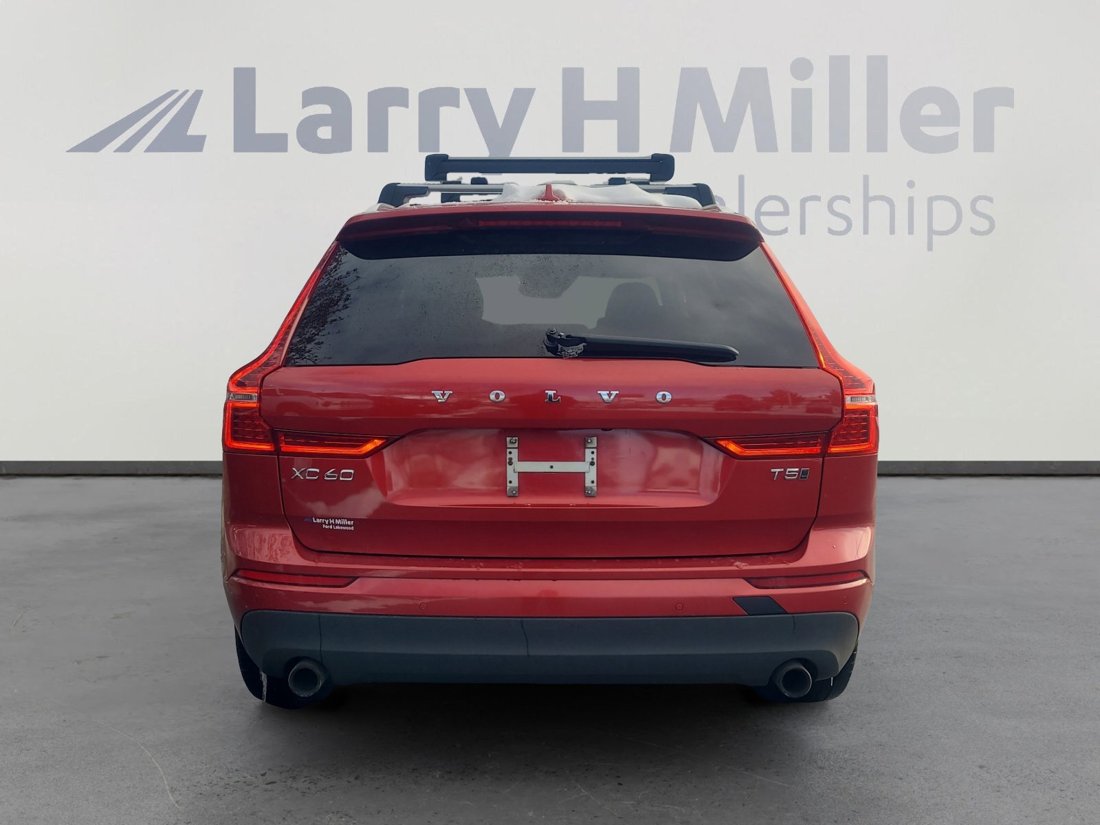 Used 2019 Volvo XC60 T5 Momentum w/ Premium Package image 4