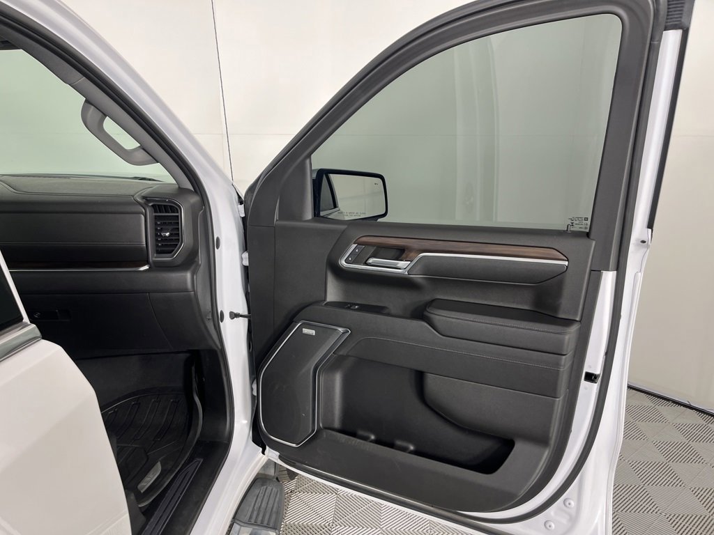 Used 2023 GMC Sierra 1500 SLT image 32