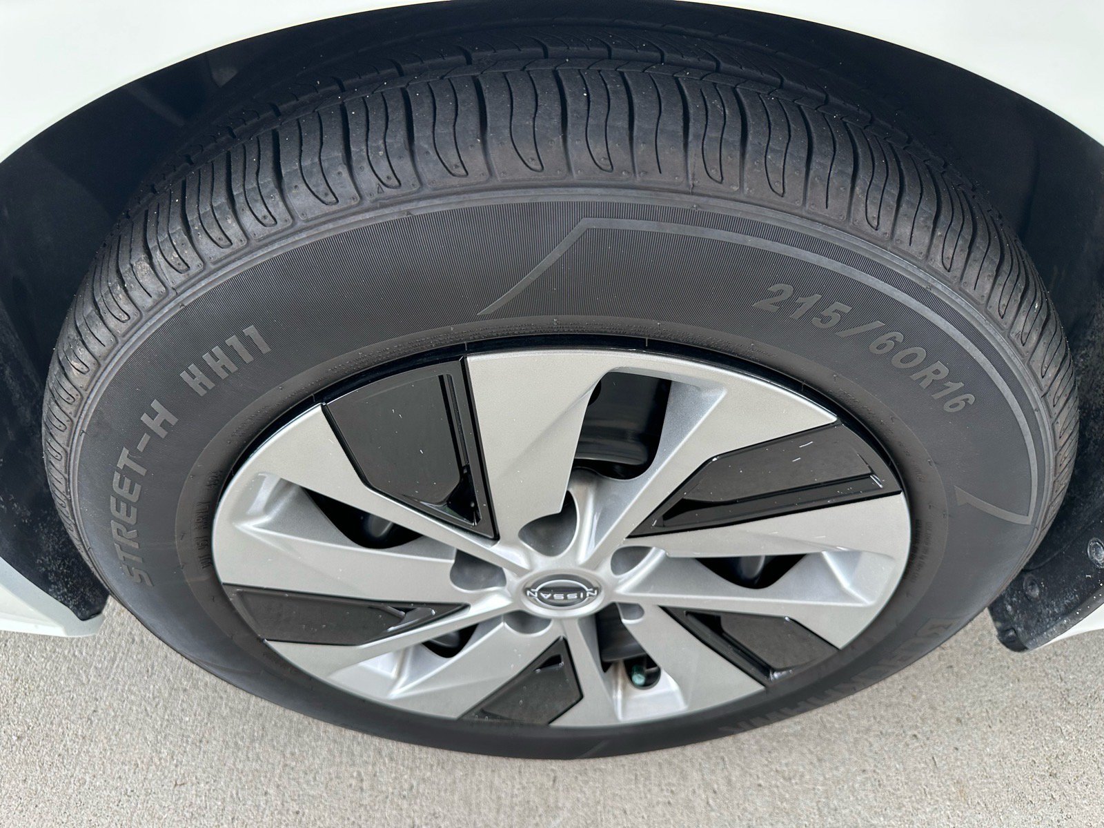 Used 2023 Nissan Altima 2.5 S FWD image 5