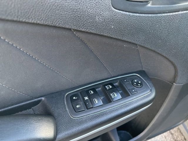 Used 2019 Dodge Charger SXT image 16