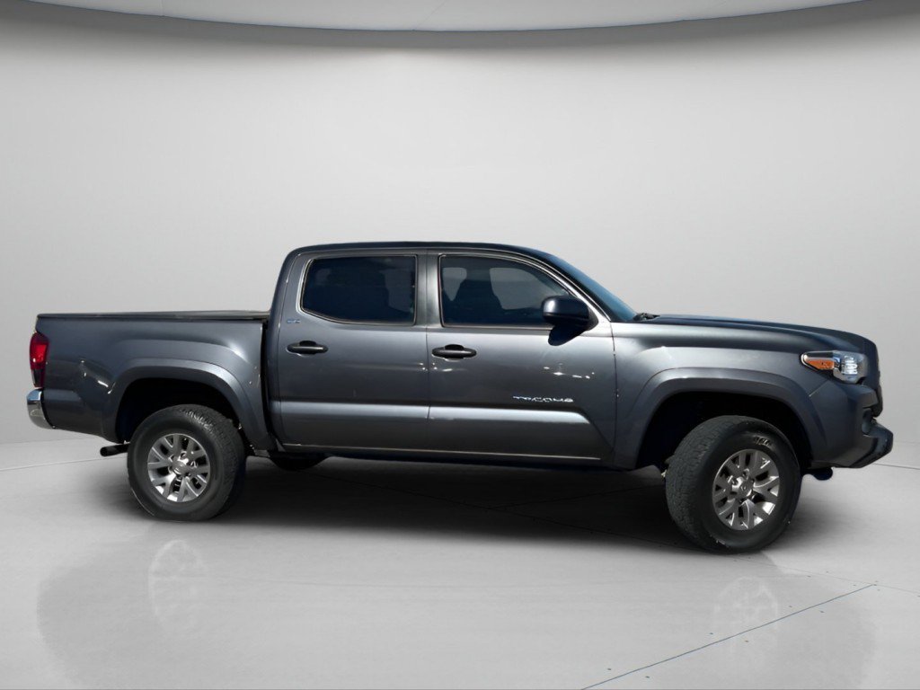 Used 2018 Toyota Tacoma SR5 RWD image 3