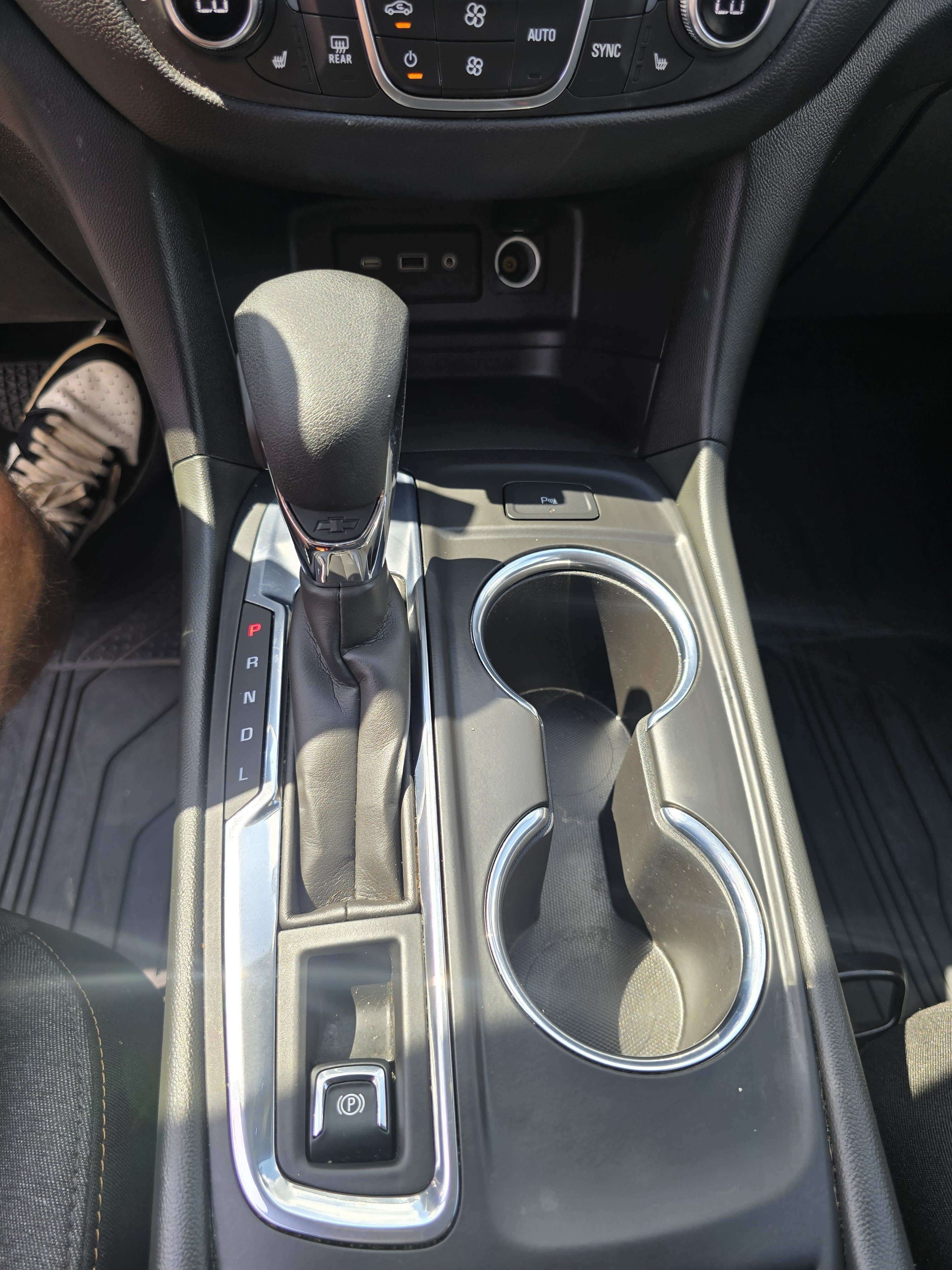 Used 2023 Chevrolet Equinox LT FWD image 14