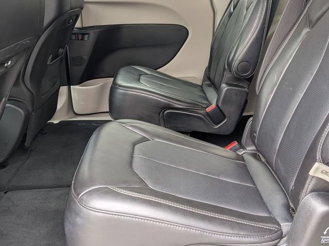 Used 2024 Chrysler Pacifica Touring-L FWD image 25