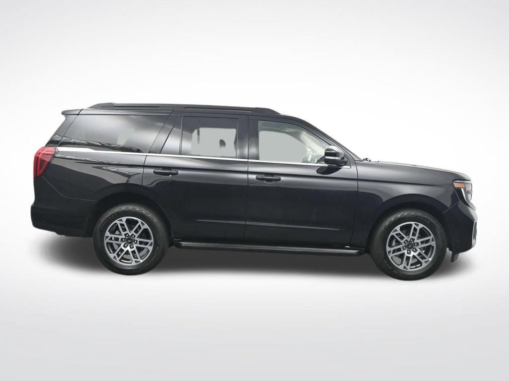 Certified 2025 Ford Expedition Active AWD/4WD image 4
