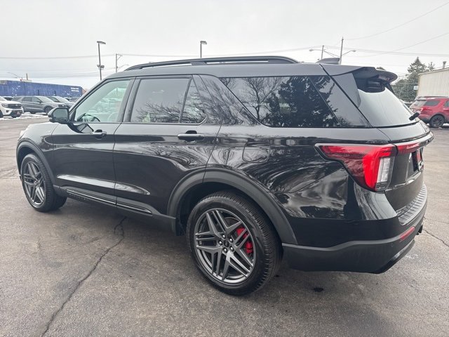 Certified 2025 Ford Explorer ST-Line w/ Premium Package image 3