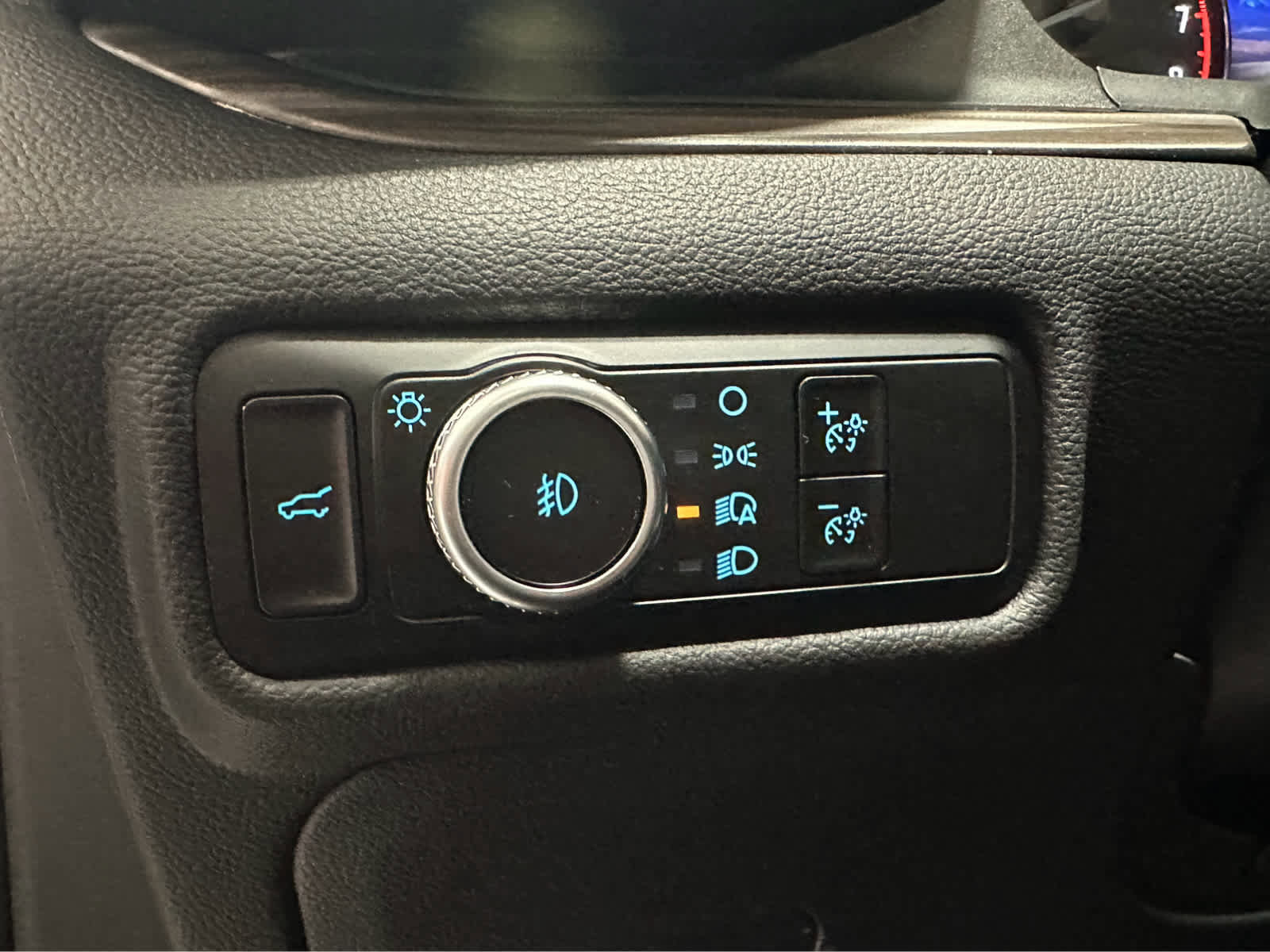 Certified 2023 Ford Explorer Limited w/ Limited Technology Package image 20