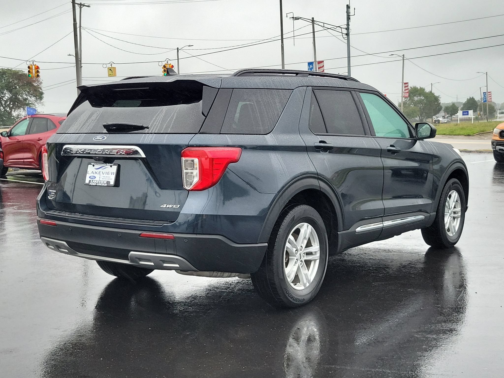 Certified 2024 Ford Explorer XLT w/ Equipment Group 202A AWD/4WD image 3