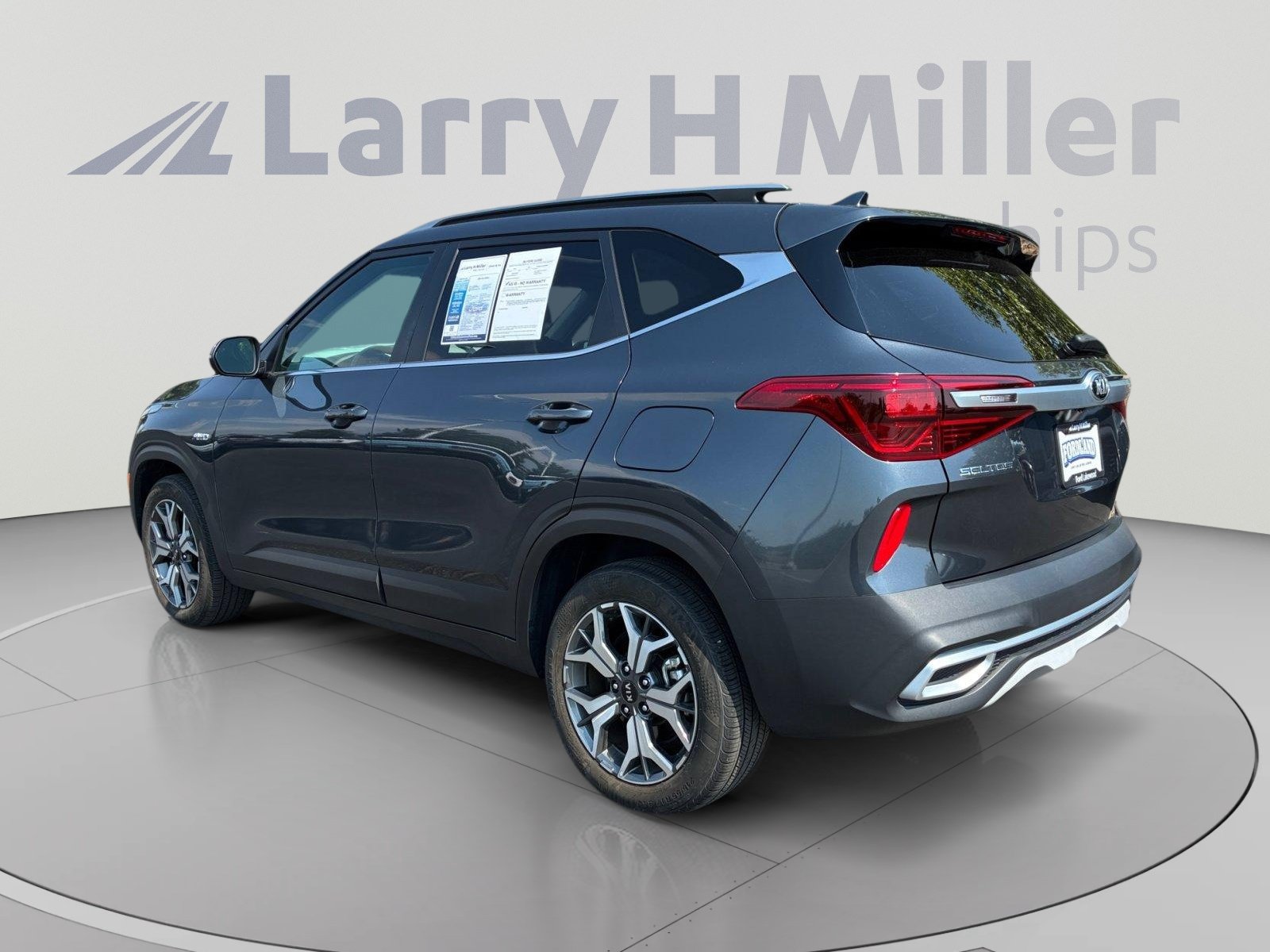 Used 2021 Kia Seltos EX AWD/4WD image 3
