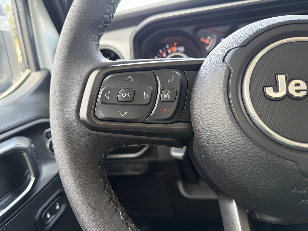 Used 2025 Jeep Gladiator Sport AWD/4WD image 26