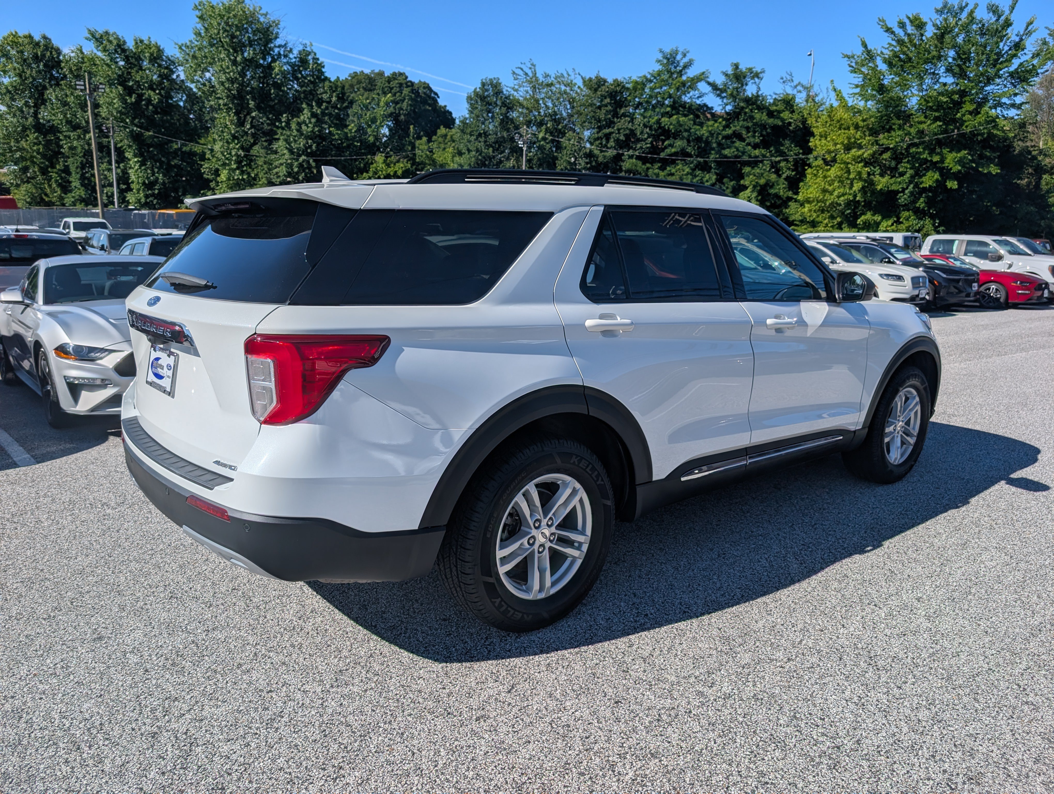 Certified 2022 Ford Explorer XLT w/ Equipment Group 202A AWD/4WD image 7