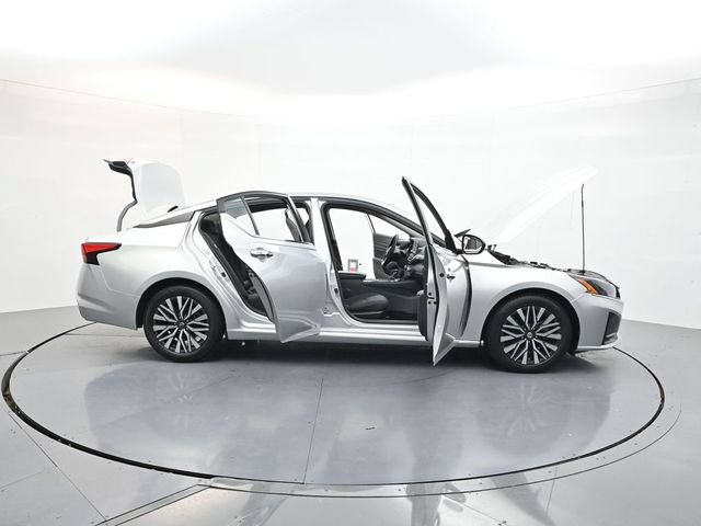 Used 2024 Nissan Altima 2.5 SV FWD image 46