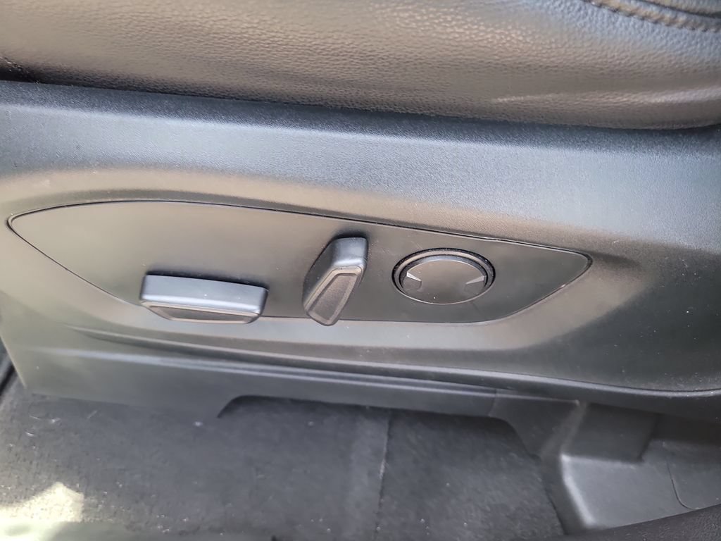 Certified 2020 Ford Explorer XLT w/ Equipment Group 202A RWD image 19