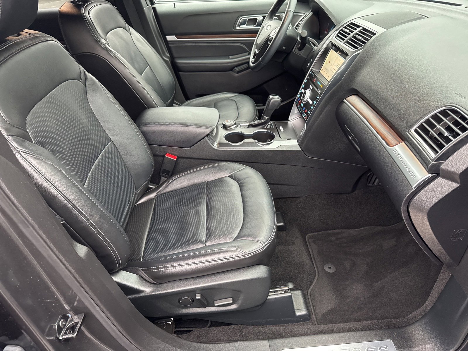 Certified 2019 Ford Explorer Limited w/ Ford Safe & Smart Package image 34