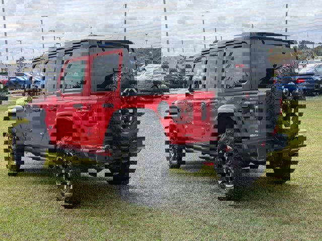 Used 2024 Jeep Wrangler Rubicon w/ Technology Group image 4