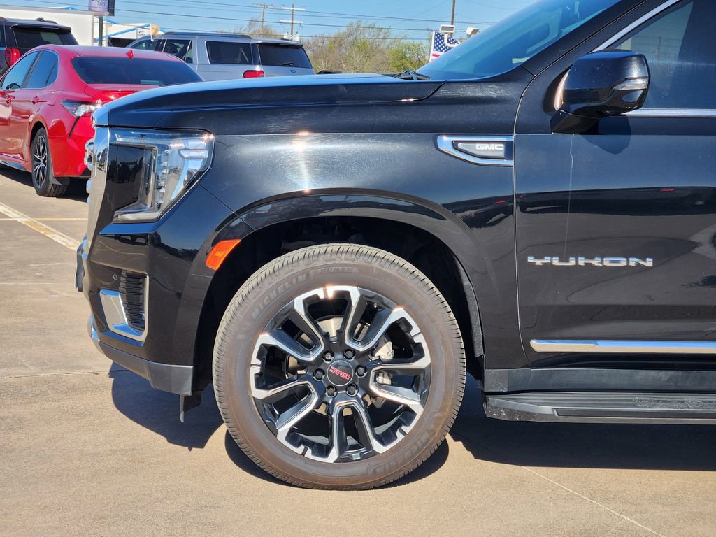 Used 2022 GMC Yukon SLT w/ SLT Premium Package image 3
