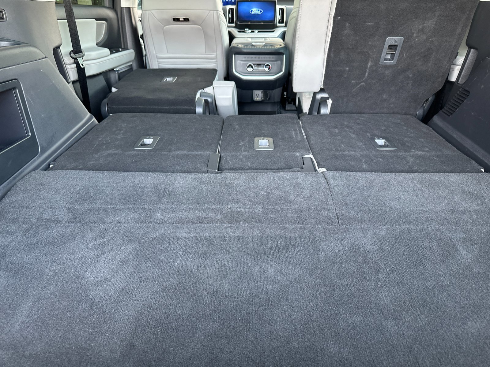 Certified 2025 Ford Expedition Active image 16