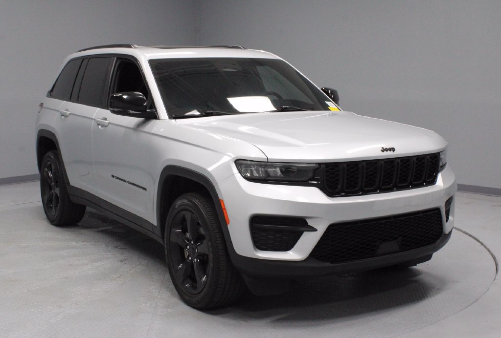 Used 2023 Jeep Grand Cherokee Altitude