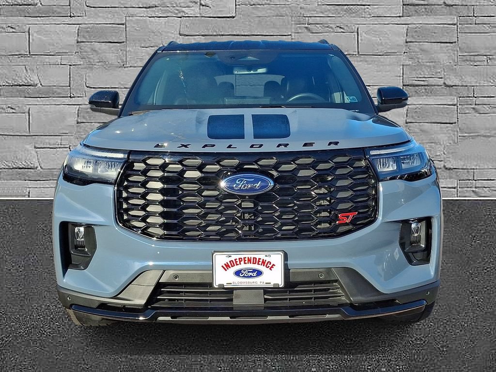 Certified 2025 Ford Explorer ST AWD/4WD image 3