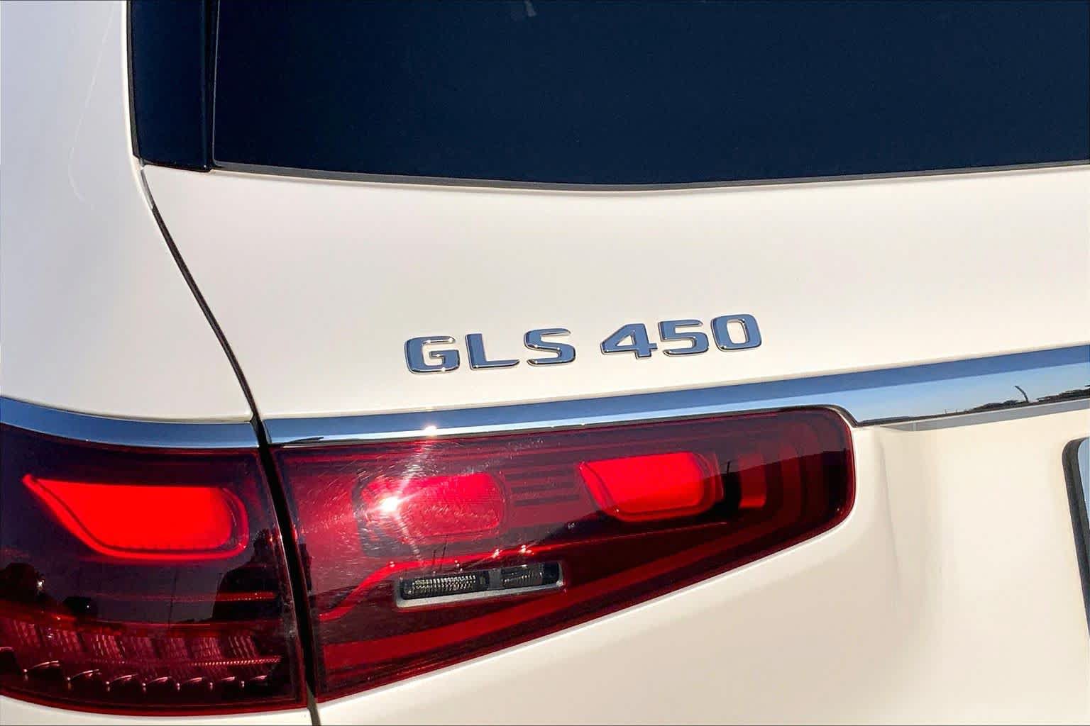 Used 2024 Mercedes-Benz GLS 450 4MATIC image 10