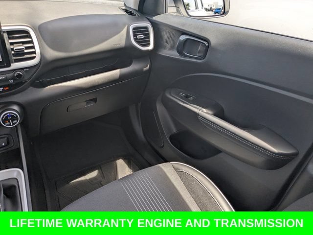 Used 2025 Hyundai Venue Limited FWD image 18