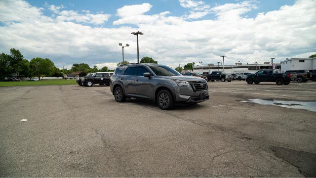 Used 2024 Nissan Pathfinder SV w/ Black Appearance Package AWD/4WD image 22