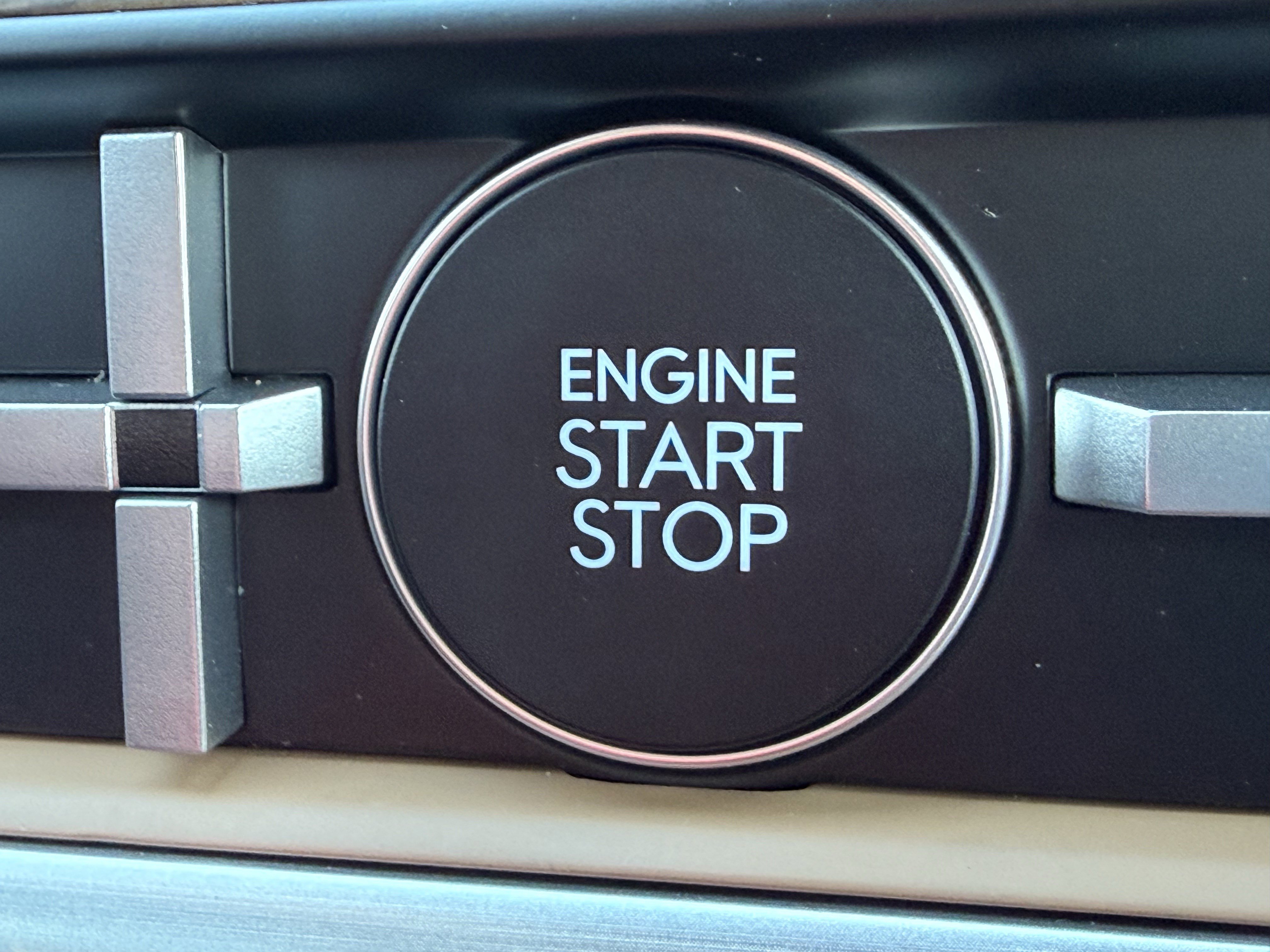 Used 2025 Hyundai Santa Fe Limited image 34