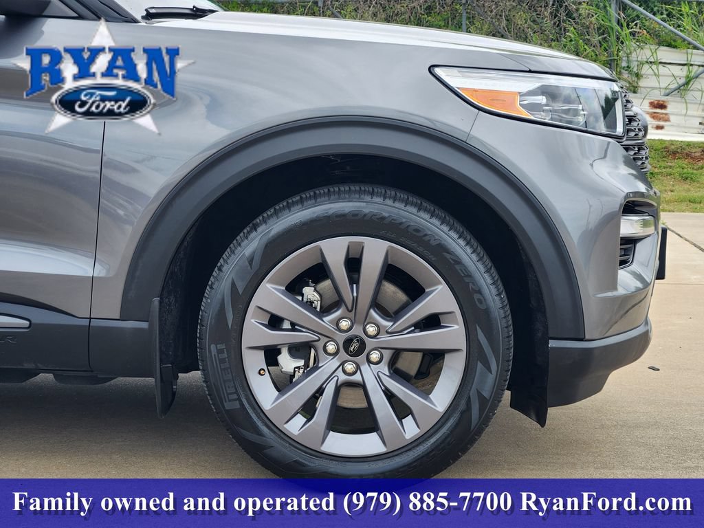 Certified 2022 Ford Explorer XLT w/ Equipment Group 202A RWD image 5