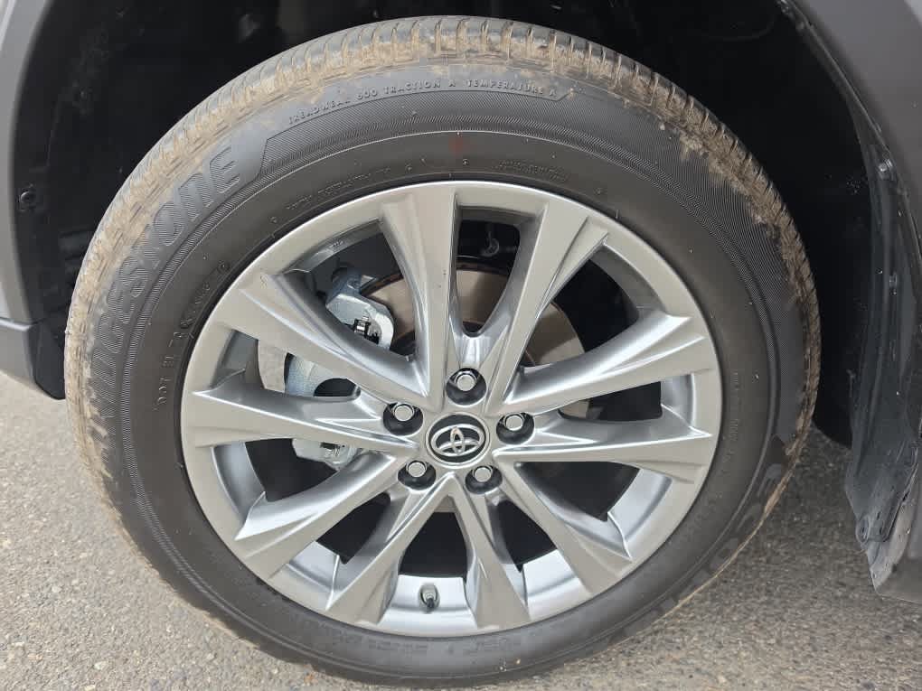 Used 2018 Toyota RAV4 Limited AWD/4WD image 10