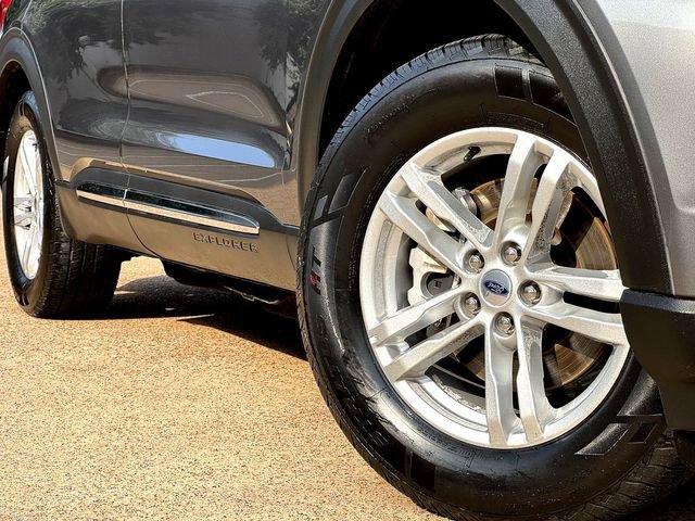 Certified 2021 Ford Explorer XLT image 2