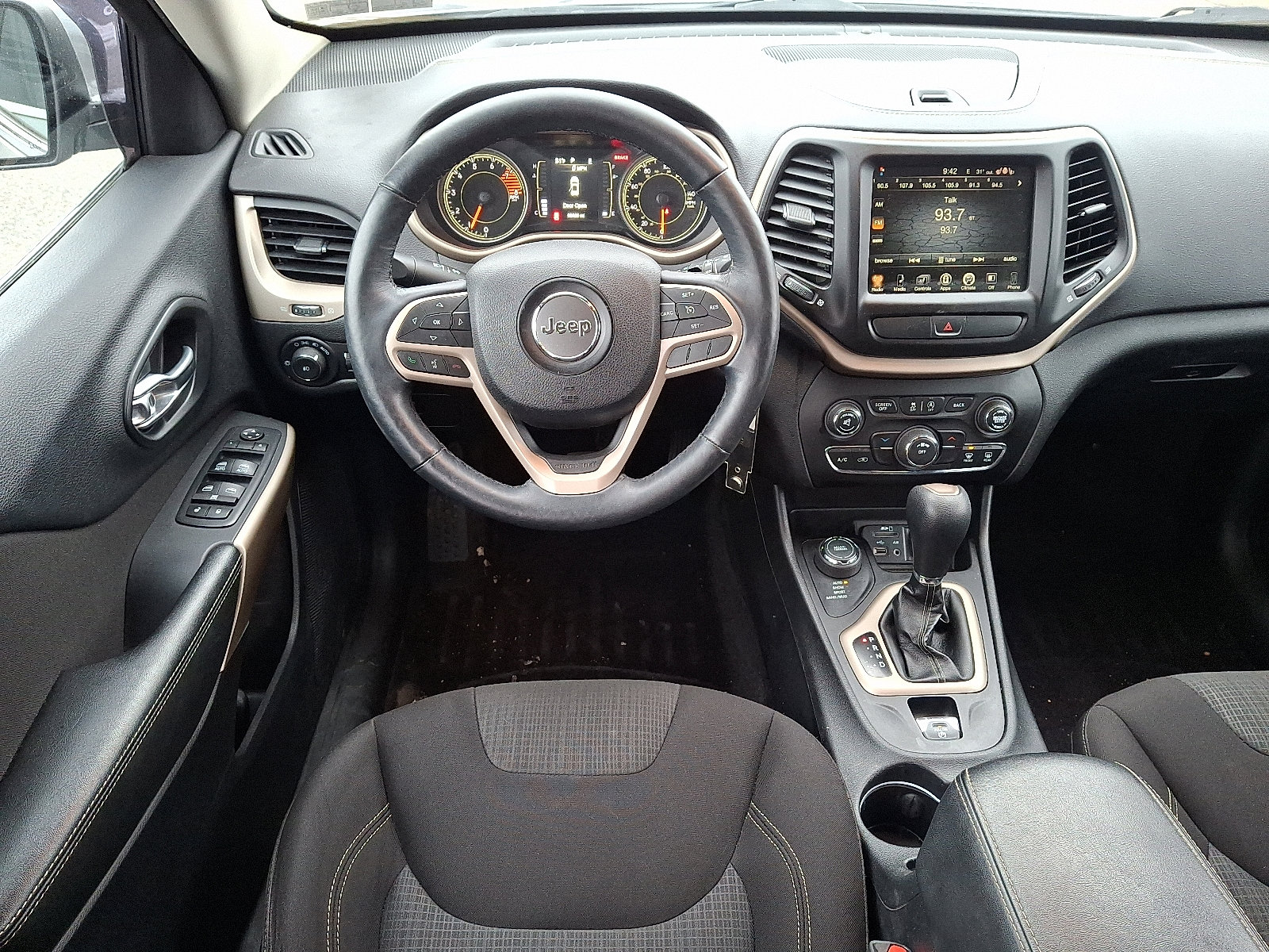 Used 2017 Jeep Cherokee Latitude w/ Cold Weather Group image 11