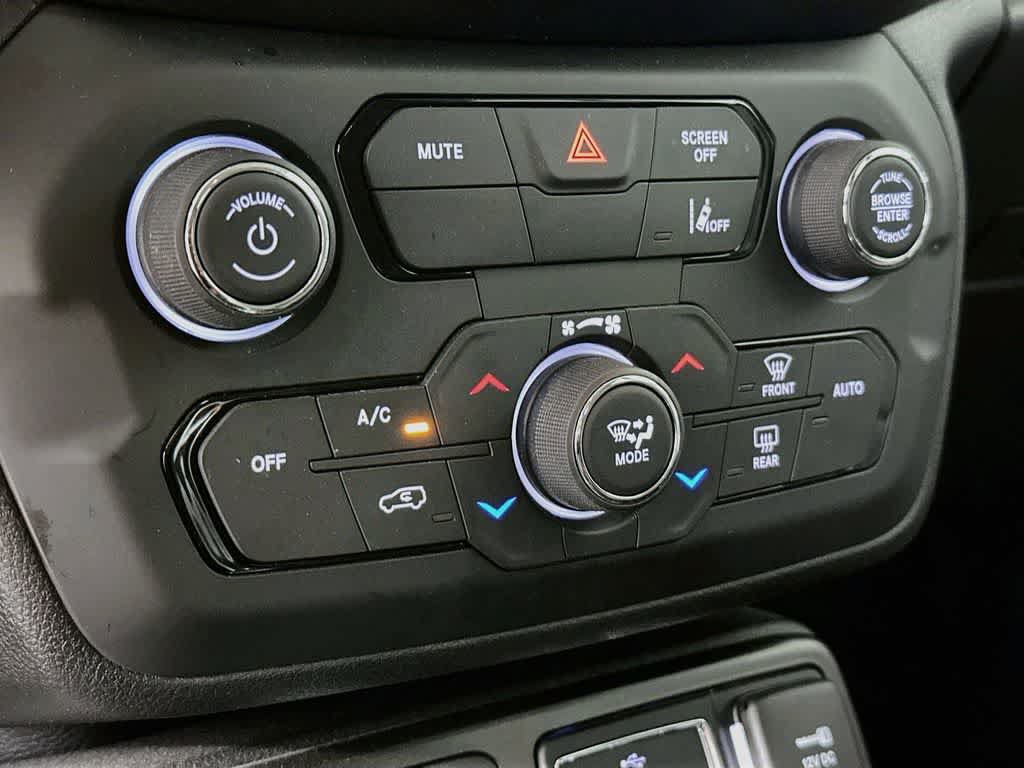 Used 2023 Jeep Renegade Latitude AWD/4WD image 17