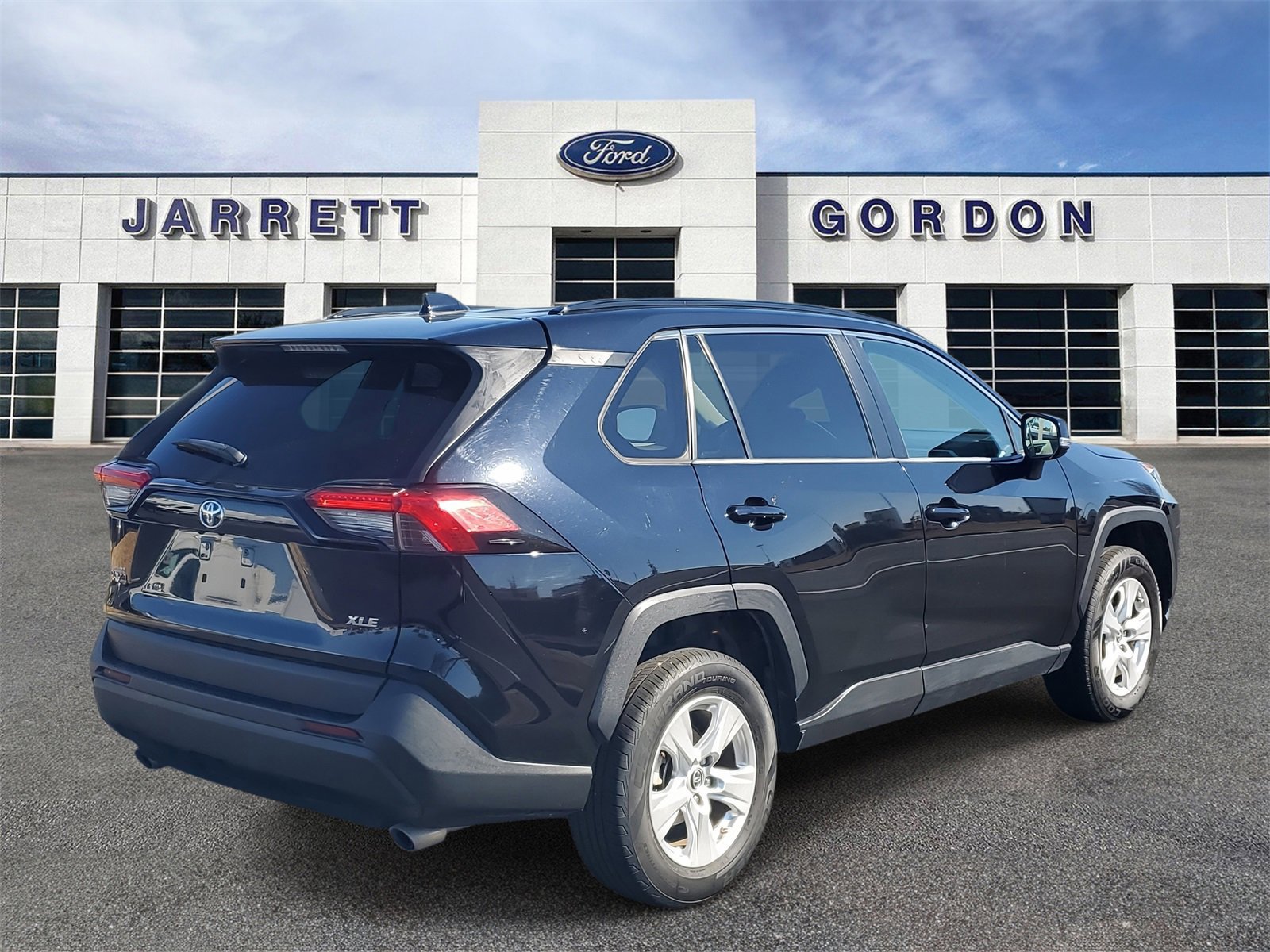 Used 2019 Toyota RAV4 XLE image 3