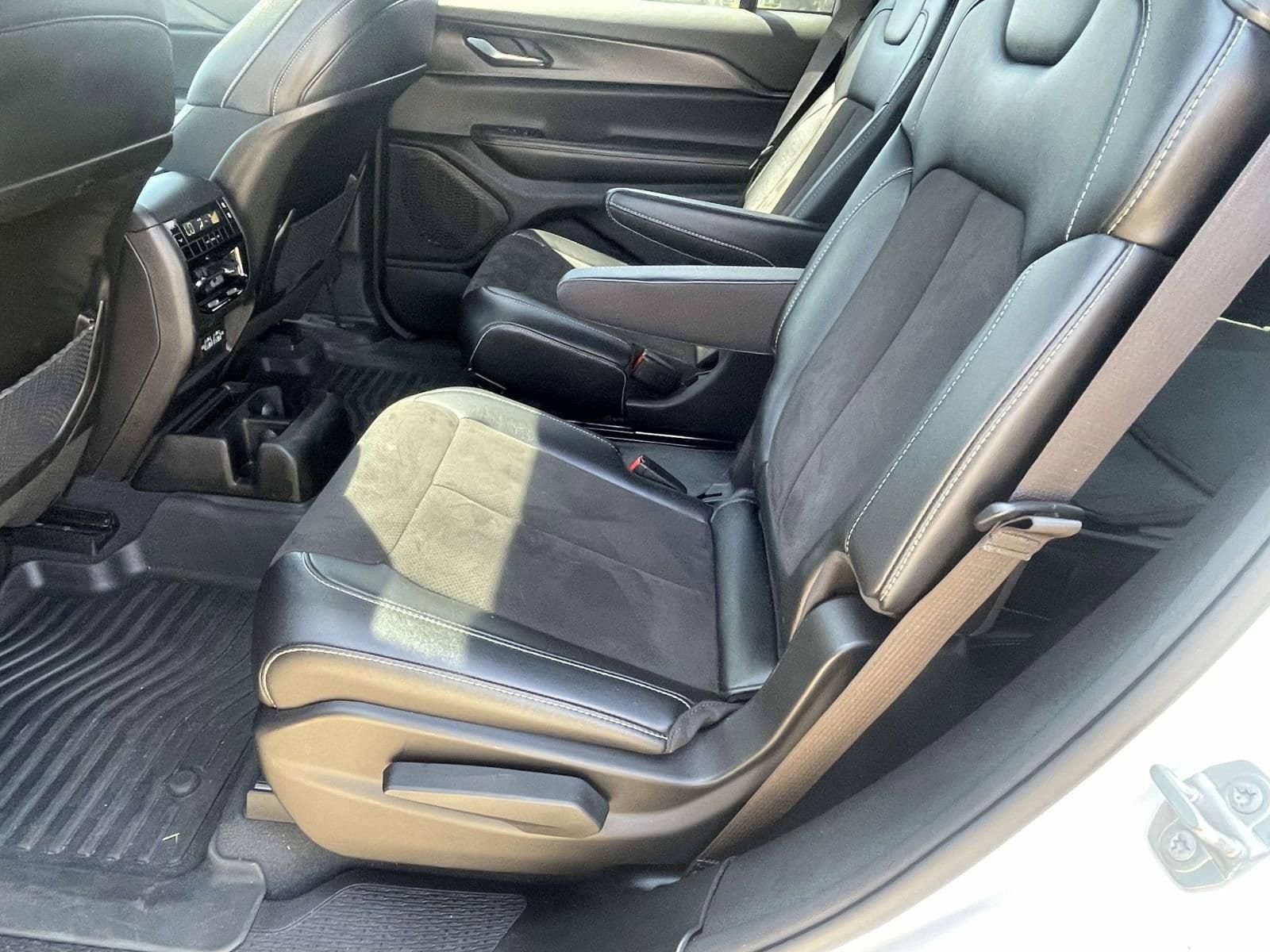 Used 2023 Jeep Grand Cherokee L Laredo AWD/4WD image 16