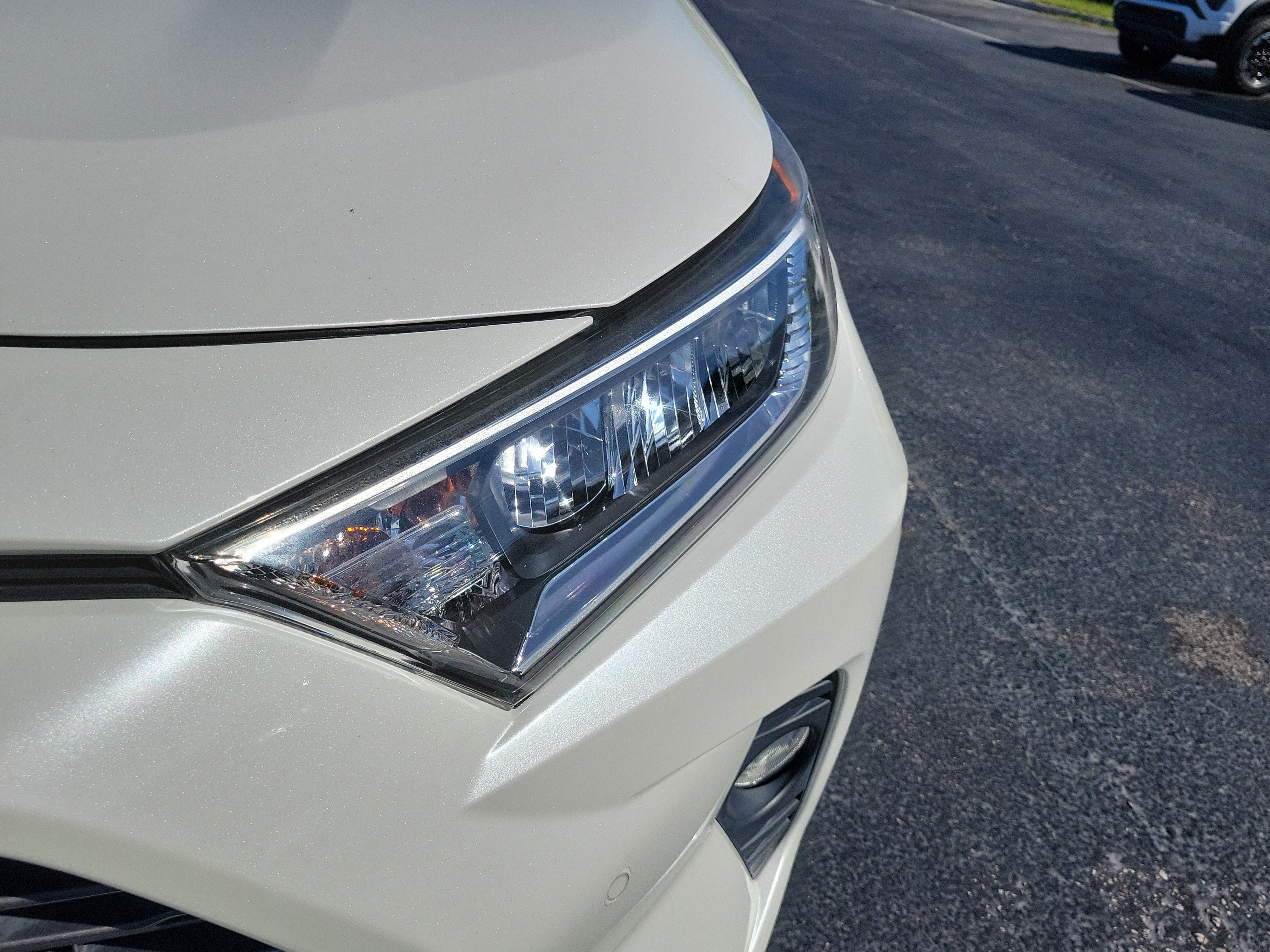 Used 2019 Toyota RAV4 Limited w/ Advanced Technology Package FWD image 3