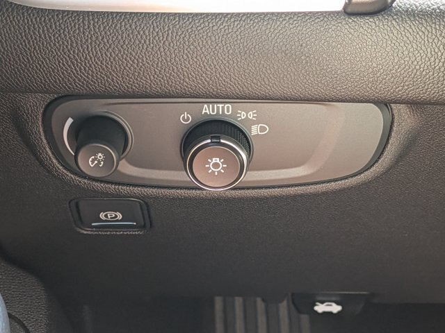 Used 2022 GMC Terrain SLE w/ Driver Convenience Package FWD image 18