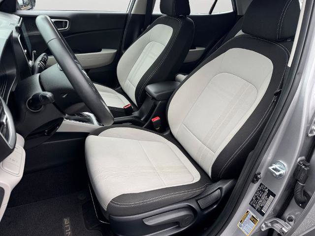 Used 2023 Hyundai Venue SEL FWD image 15