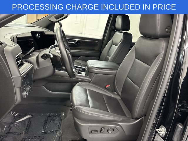 Used 2025 Chevrolet Suburban LT AWD/4WD image 3