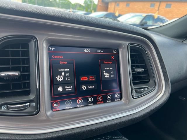 Used 2022 Dodge Challenger SXT w/ Driver Convenience Group RWD image 15
