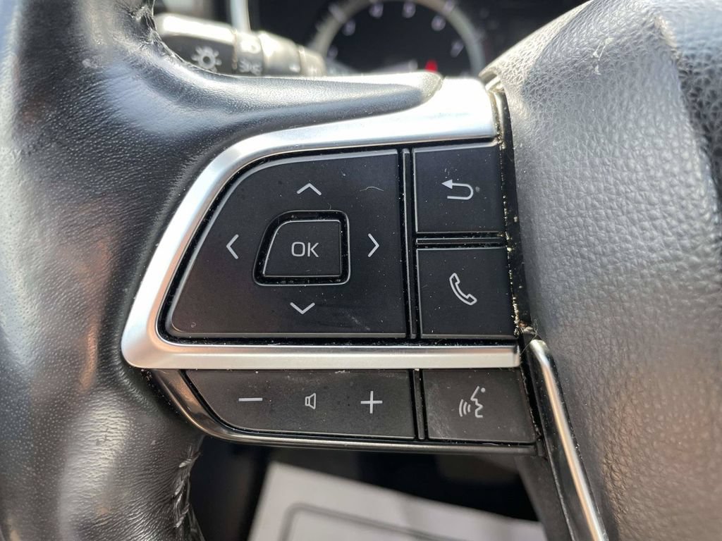 Used 2021 Toyota Highlander Limited FWD image 28
