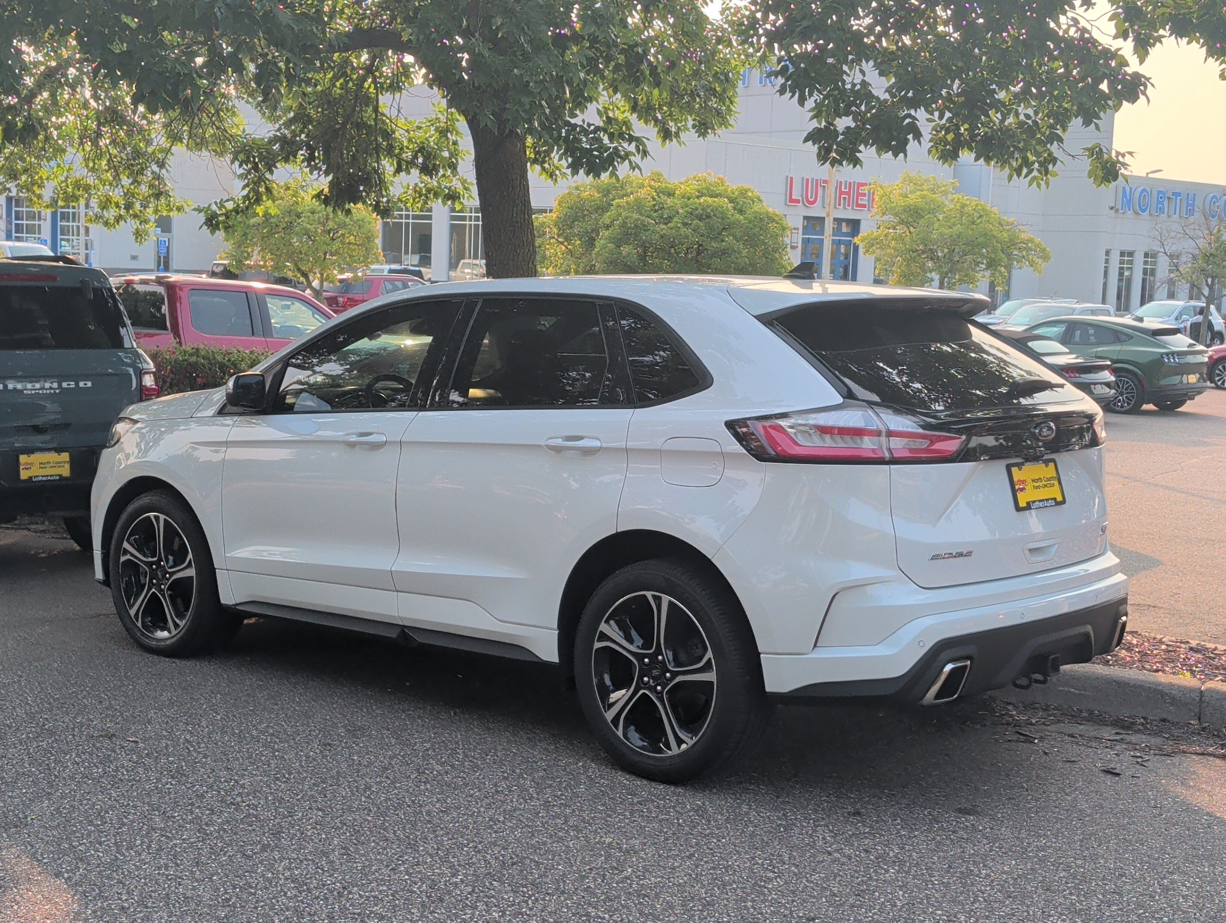 Certified 2020 Ford Edge ST w/ Cold Weather Package AWD/4WD image 4