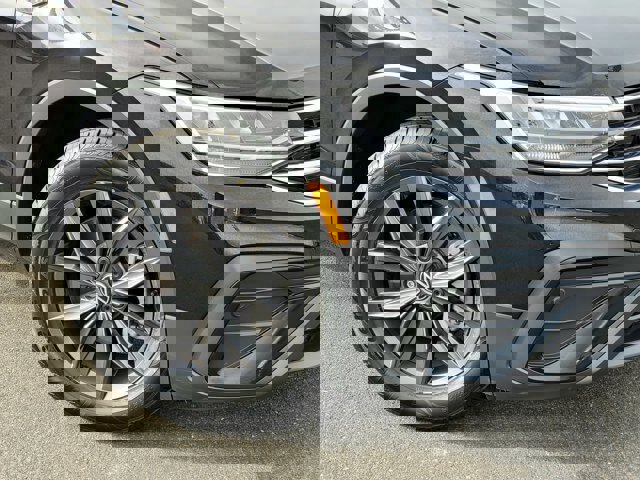 Used 2022 Volkswagen Tiguan SE image 9