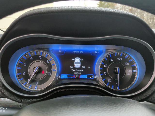 Used 2022 Chrysler 300 Touring w/ Sport Appearance Package image 22