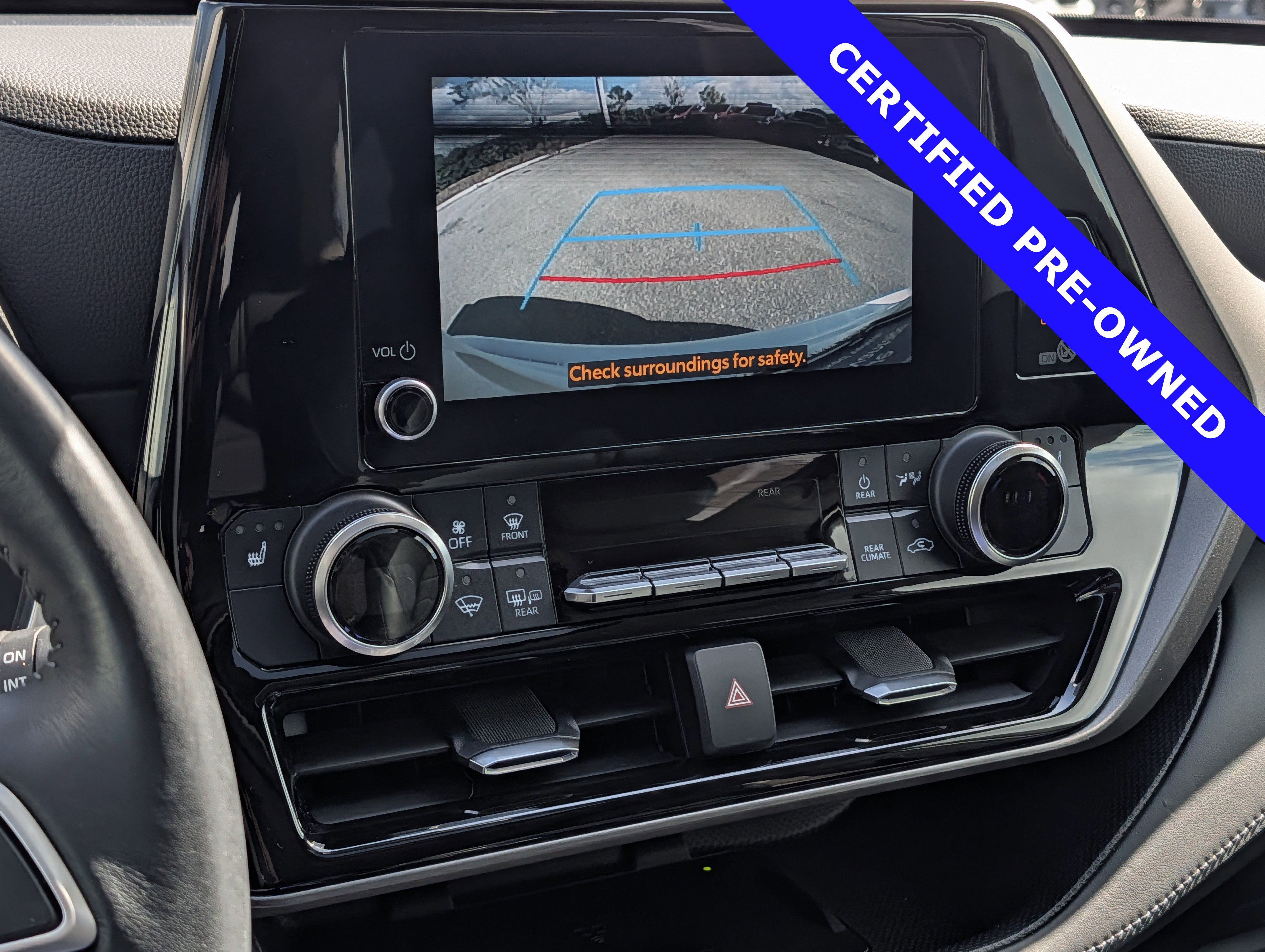 Used 2023 Toyota Highlander XLE image 30