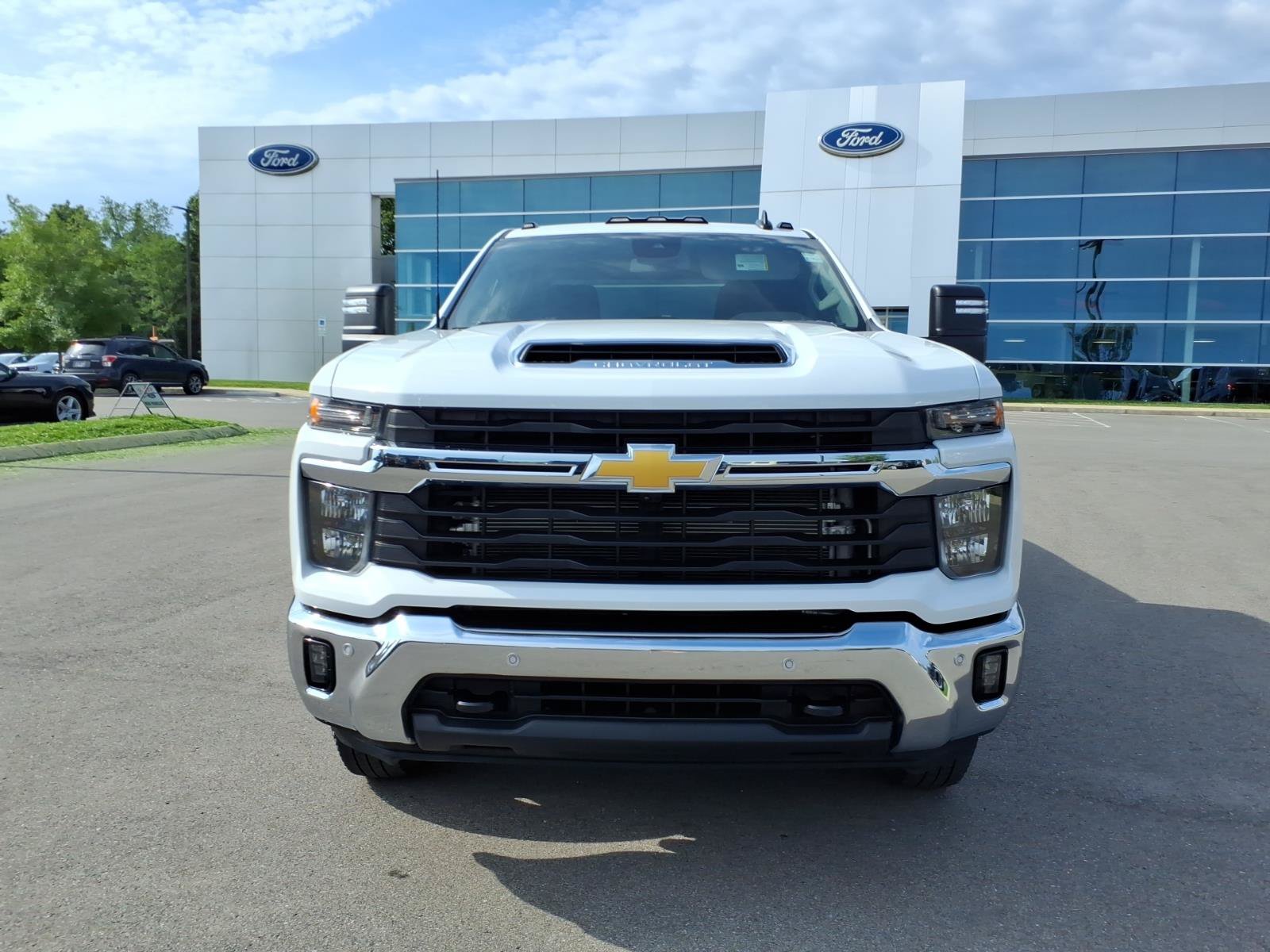Used 2025 Chevrolet Silverado 3500 LT w/ Safety Package AWD/4WD image 8
