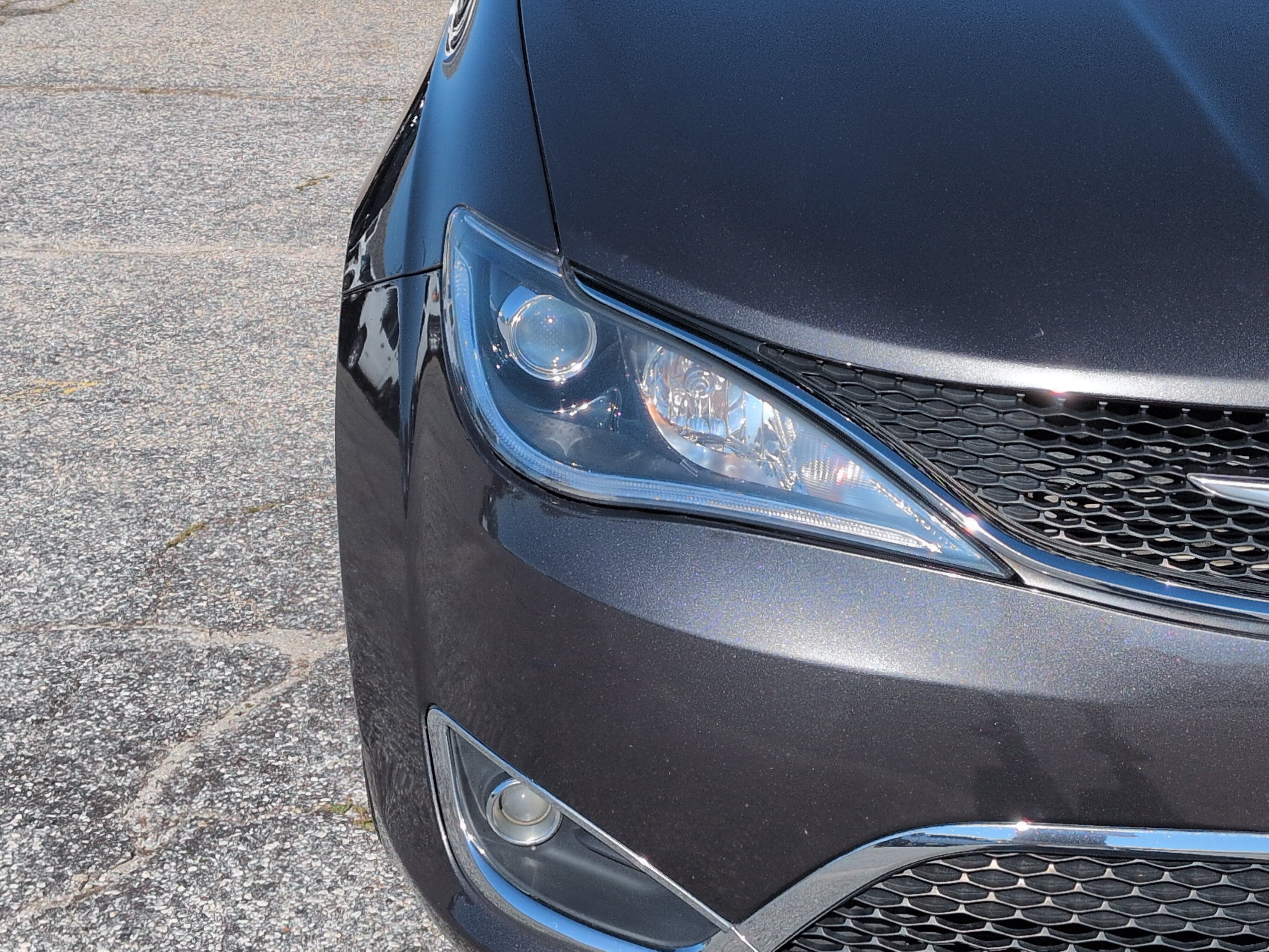Used 2020 Chrysler Pacifica Touring-L FWD image 8
