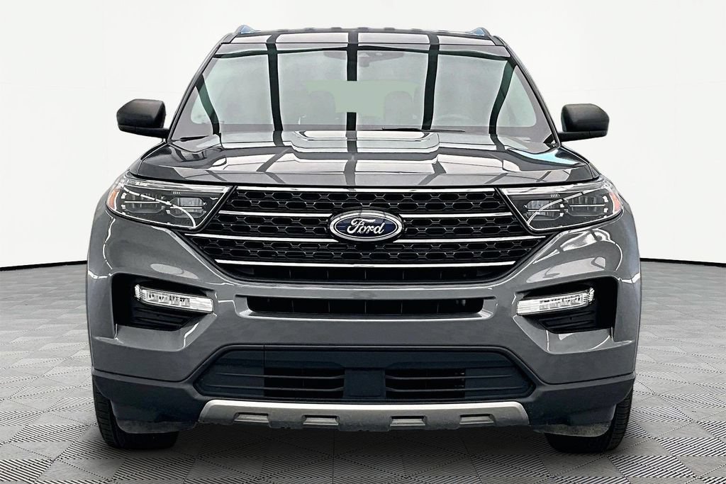 Certified 2023 Ford Explorer XLT w/ Equipment Group 202A AWD/4WD image 3