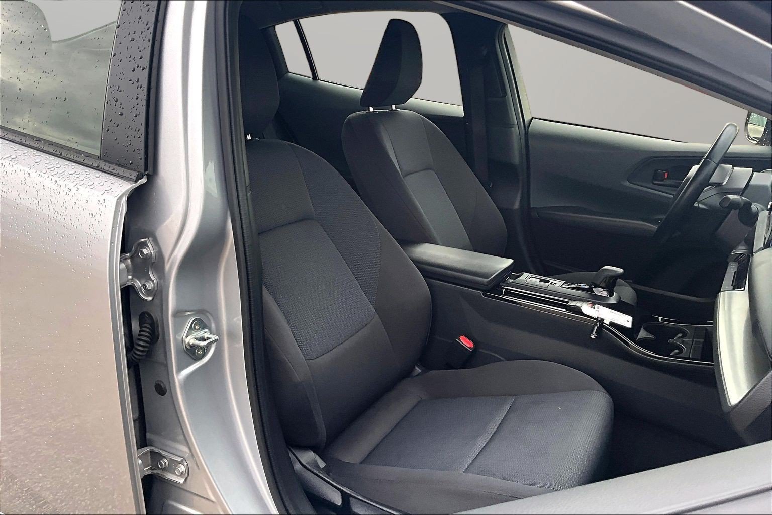 Used 2025 Toyota Prius LE FWD image 7